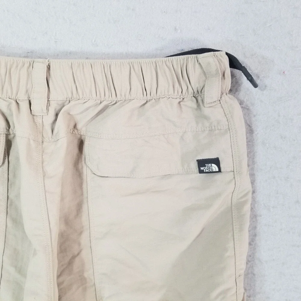 The North Face‎ cargo hiking shorts men's large beige Comfort waist outdoor
